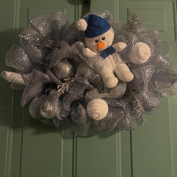 Holiday wreath - Picture 1 of 1